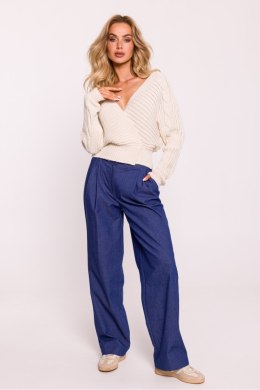 Krótki sweter damski wykonany z przędzy o prążkowanym splocie ecru