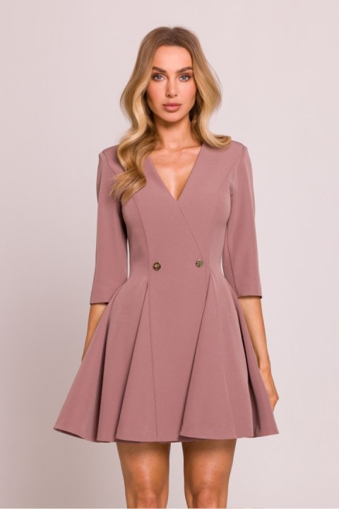 Urocza mini sukienka wykonana z gładkiej tkaniny