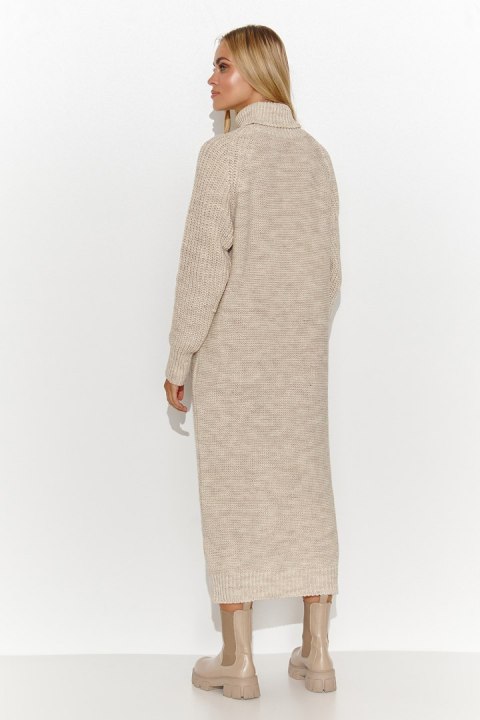 Swetrowa sukienka za kolano