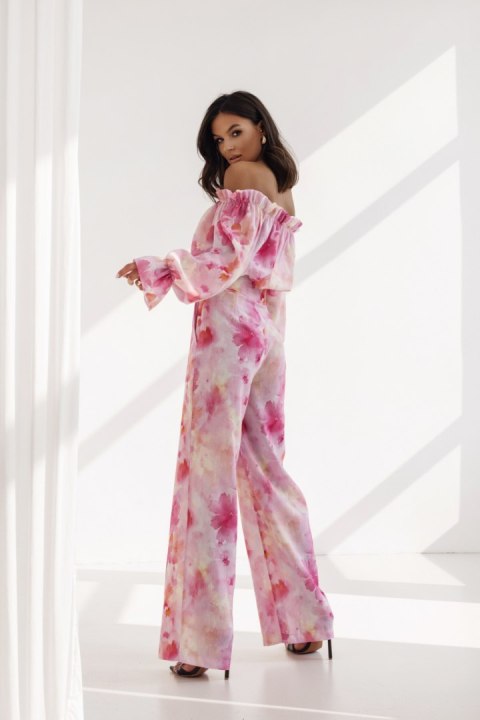 Elegancki i kobiecy komplet damski