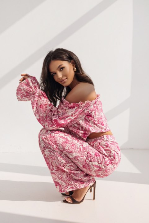 Elegancki i kobiecy komplet damski