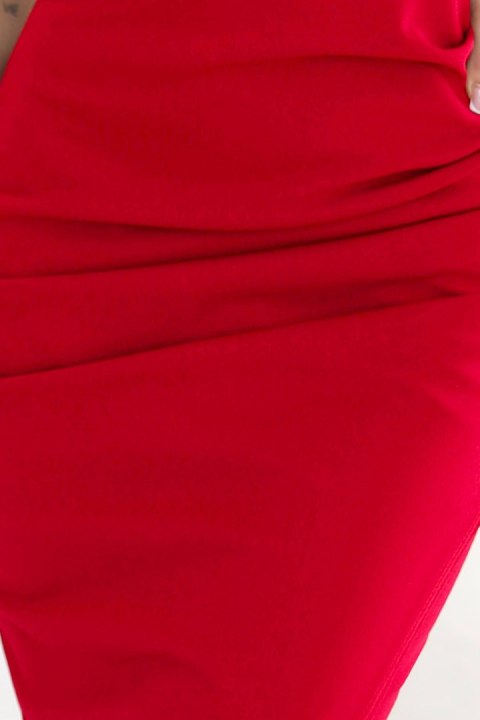 Sukienka midi z odkrytymi ramionami i dekoltem