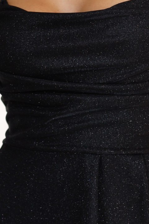 Długa suknia z wiązaniem na plecach