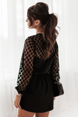 Obcisła sukienka z długim rękawem