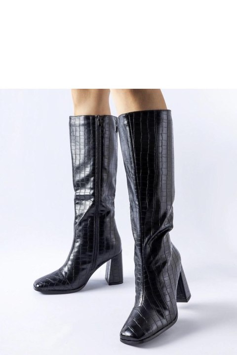 Czarne ocieplane kozaki na słupku