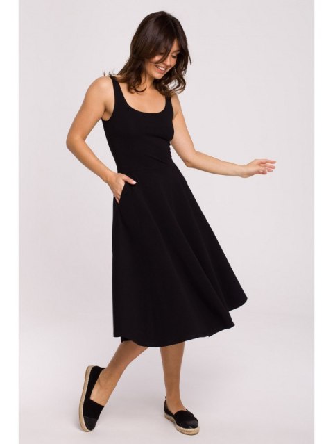 Sukienka rozkloszowana na cienkich ramiączkach