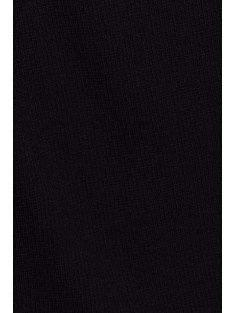 Prążkowana sukienka mini z paskiem