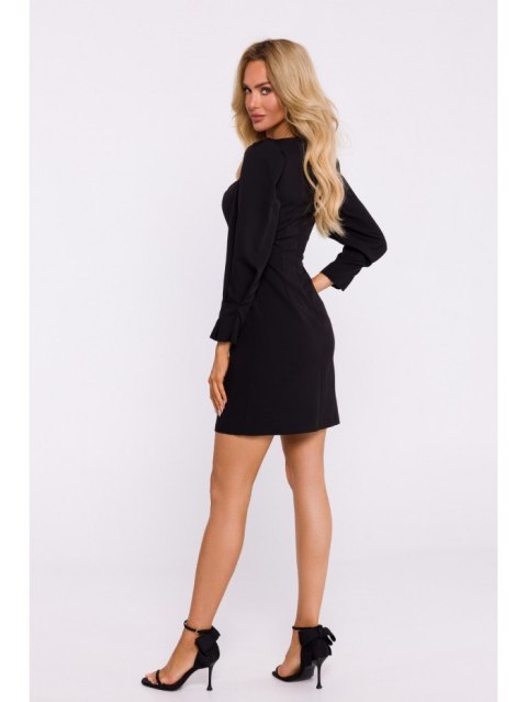 Sukienka mini z głębokim dekoltem