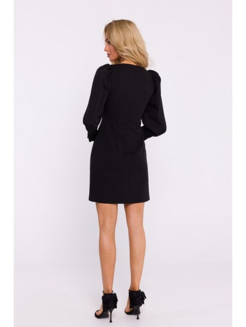 Sukienka mini z głębokim dekoltem