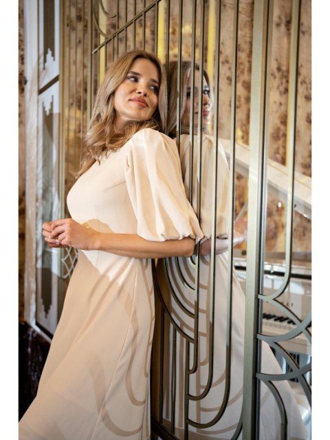 Sukienka z bufiastymi rękawami