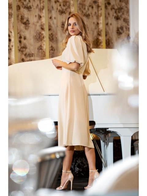 Sukienka z bufiastymi rękawami