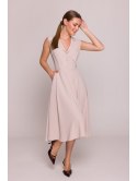 Sukienka z rozpinanym dekoltem
