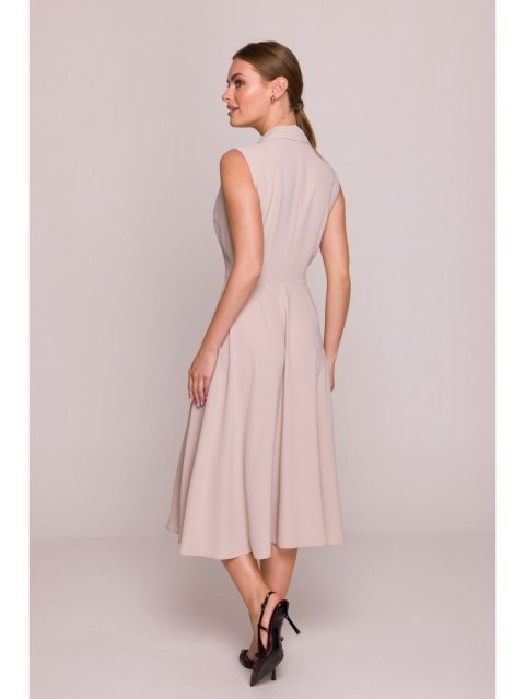 Sukienka z rozpinanym dekoltem