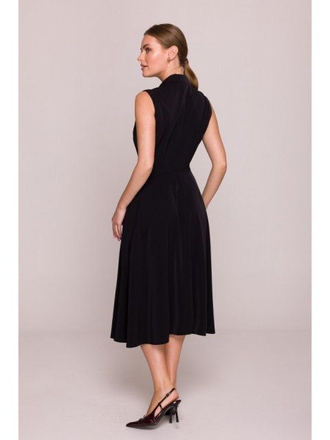 Sukienka z rozpinanym dekoltem