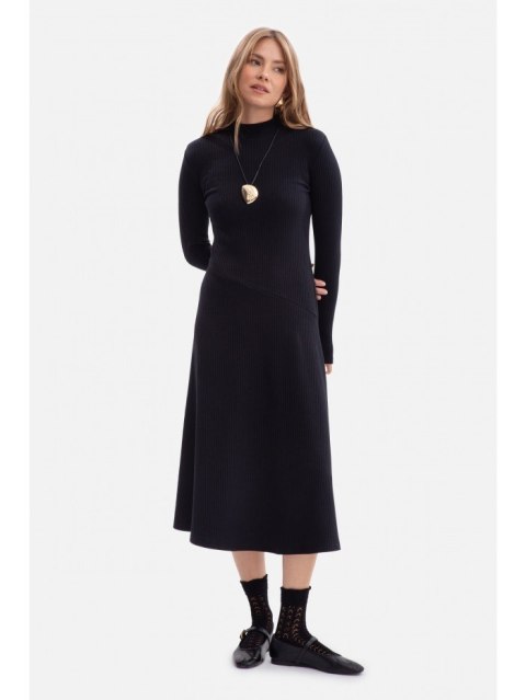 Sukienka z dzianiny prążkowanej